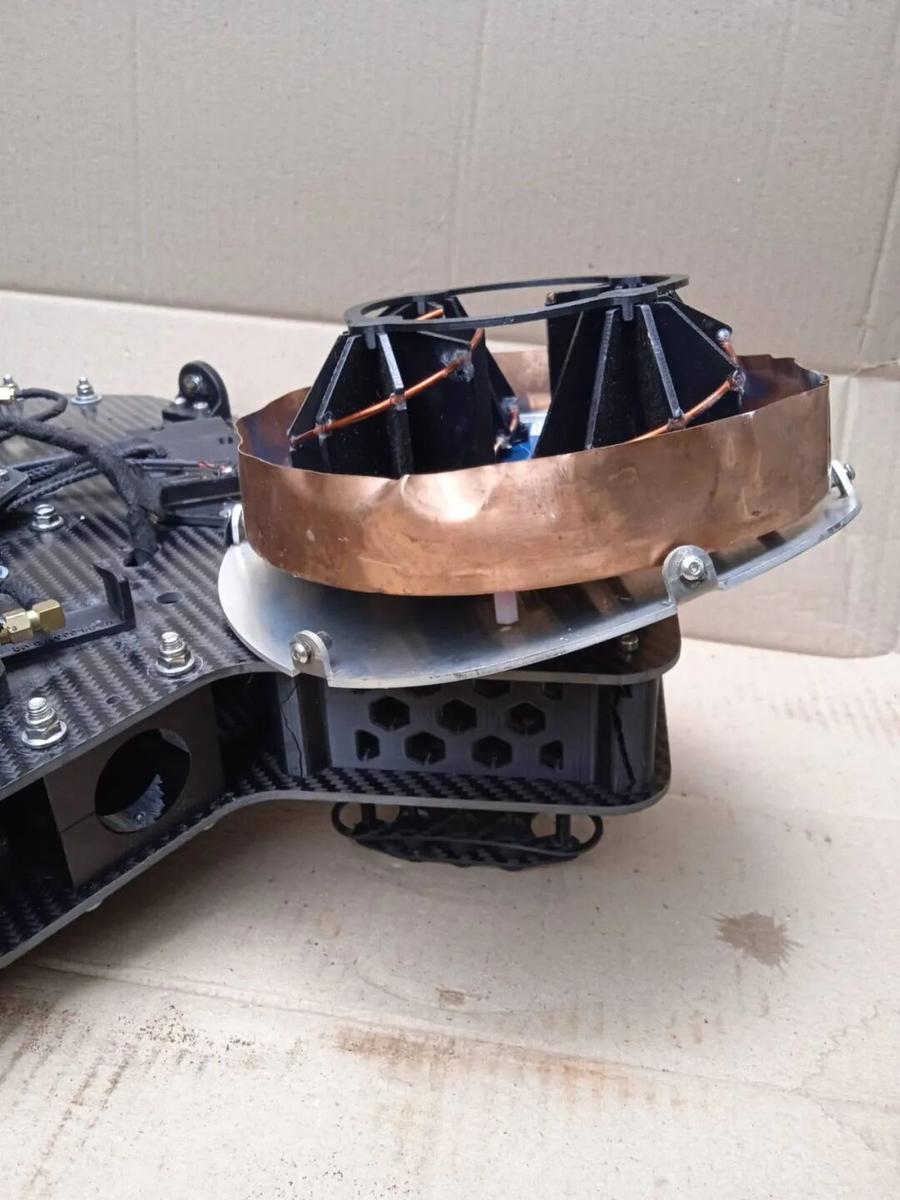 Vampire drone CRPA antenna 9