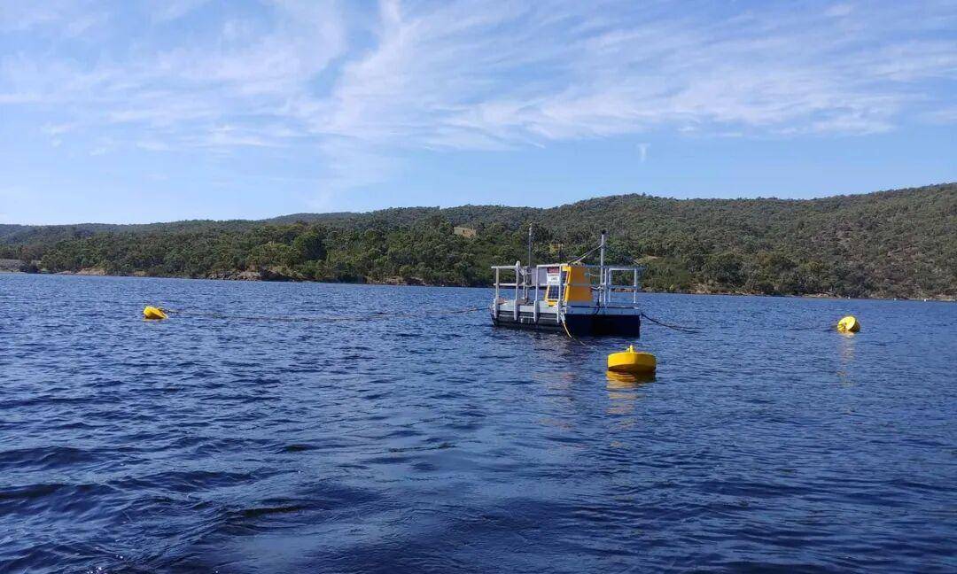 Ginan-in-a-box deployed on reservoir floating platform